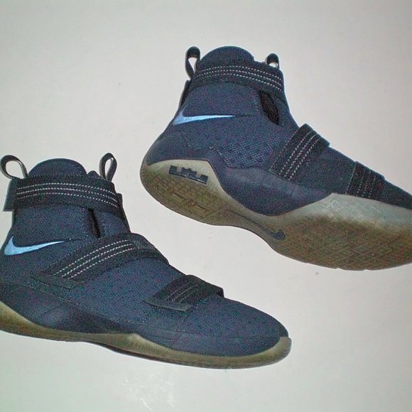 2016 Nike Lebron James Soldier 10 Basketball Shoes Size 6Y - Picture 3 of 6